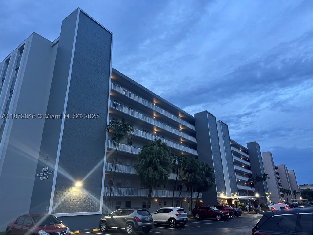 Photo of 420 NE 12th Ave #404, Hallandale Beach, FL 33009 (MLS # A11872046)