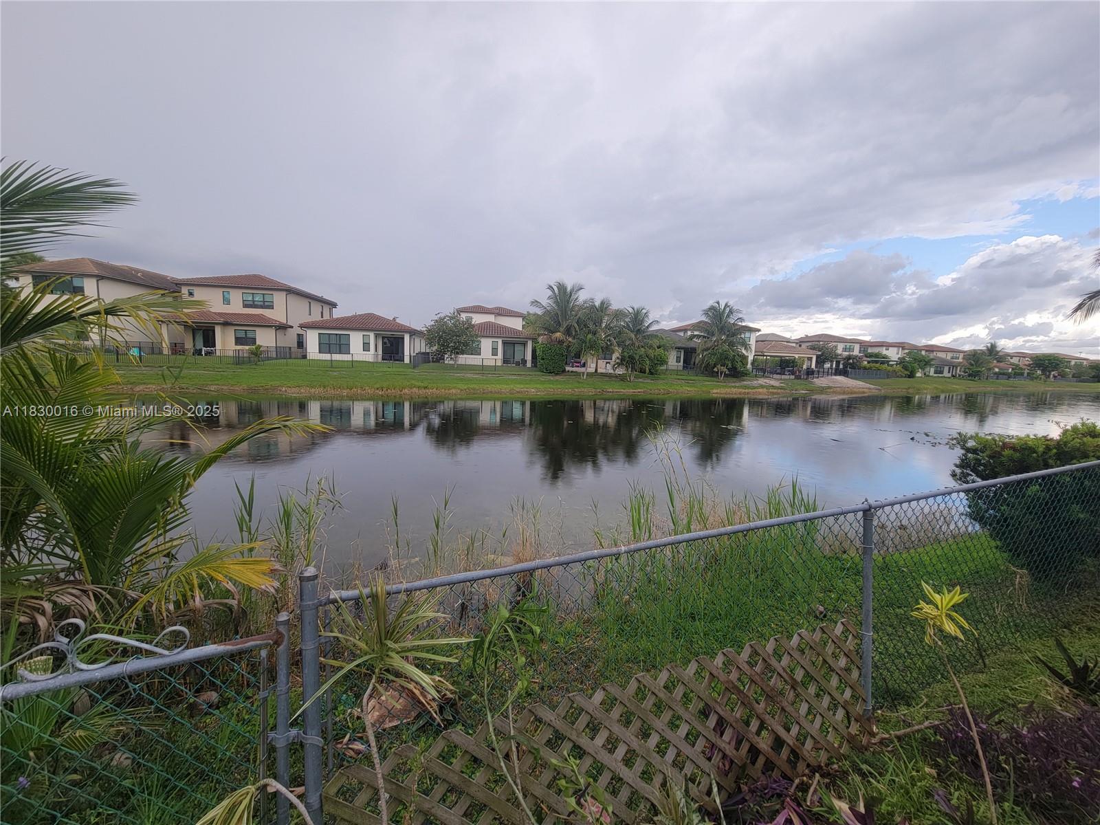 PEMBROKE LAKES SOUTH - Residential