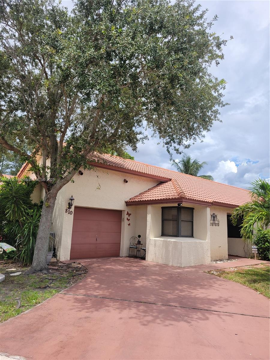 810 SW 113th Ter