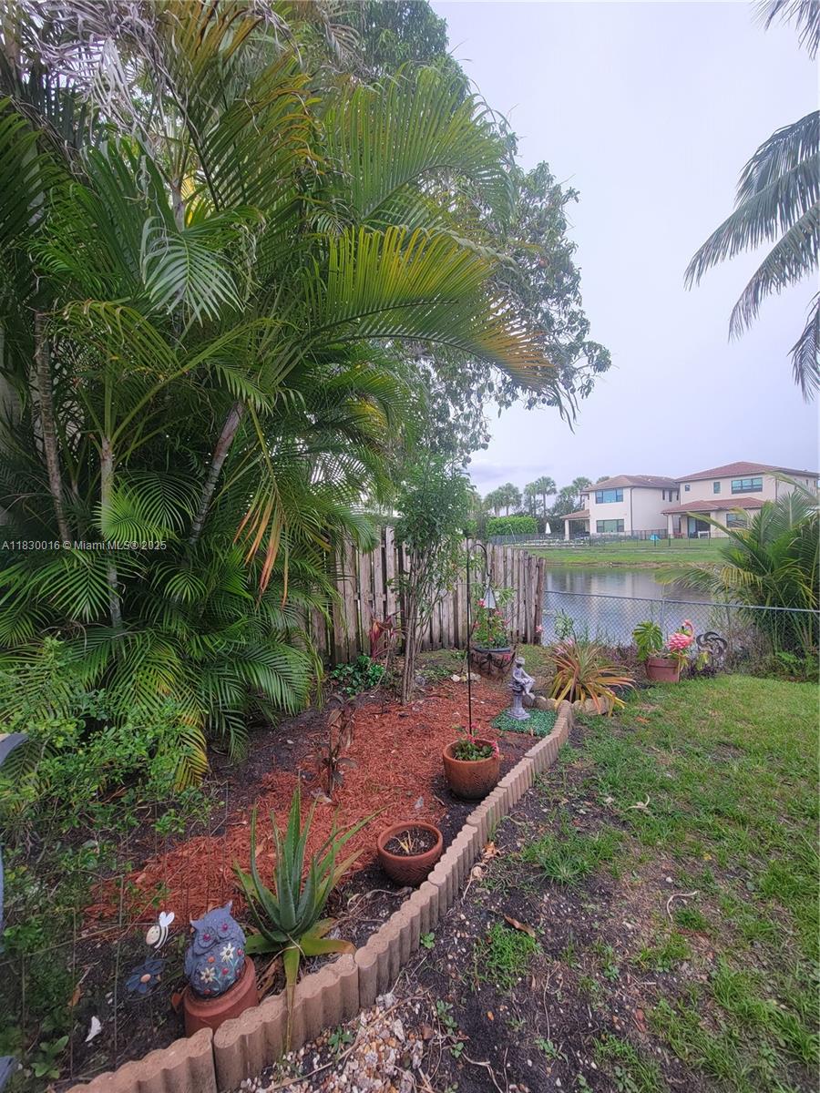 PEMBROKE LAKES SOUTH - Residential