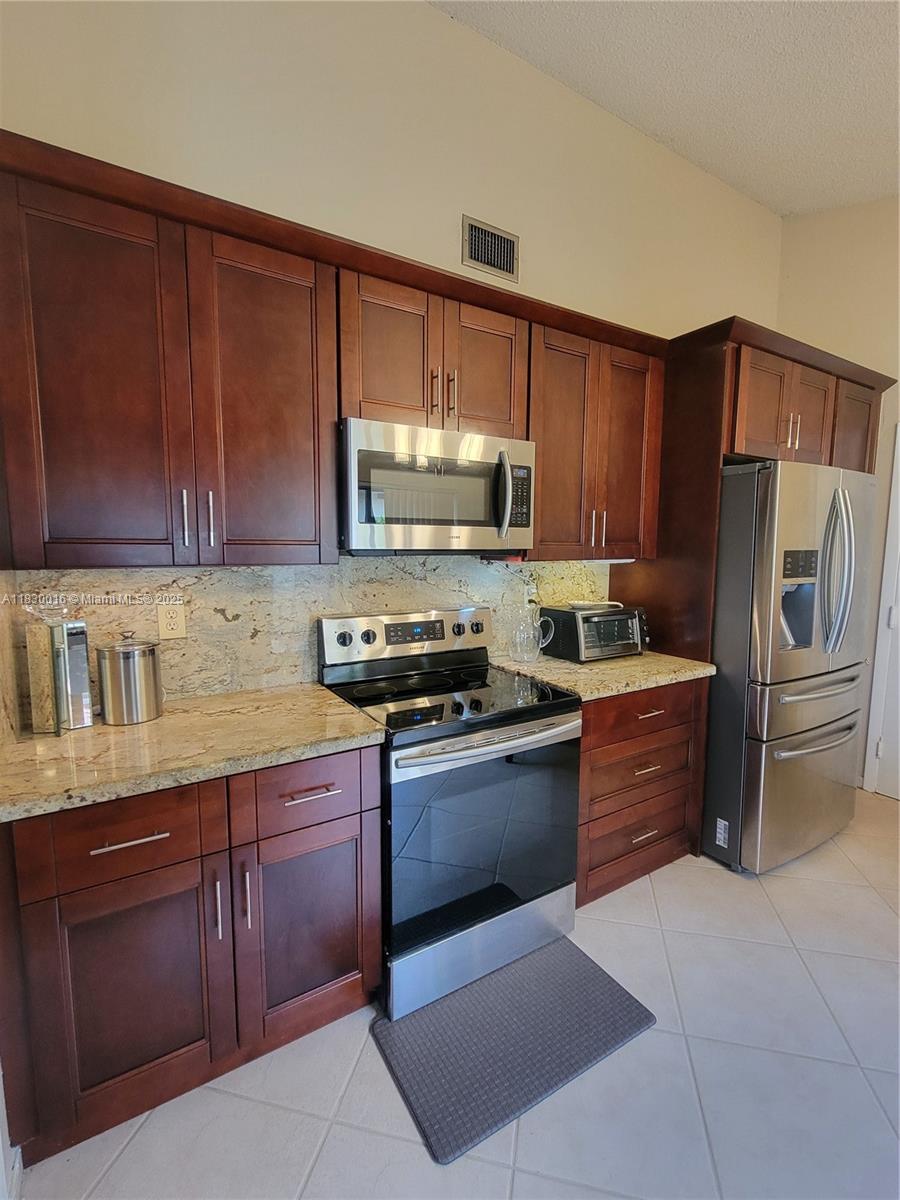 PEMBROKE LAKES SOUTH - Residential