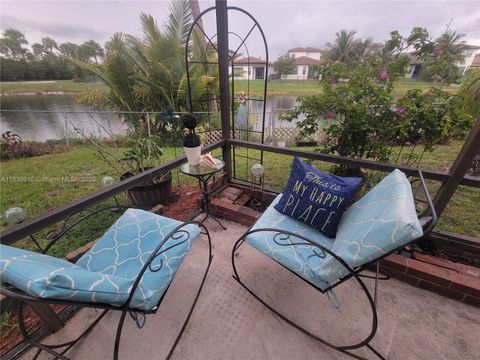 Photo of 810 SW 113th Ter, Pembroke Pines, FL 33025 (MLS # A11830016)