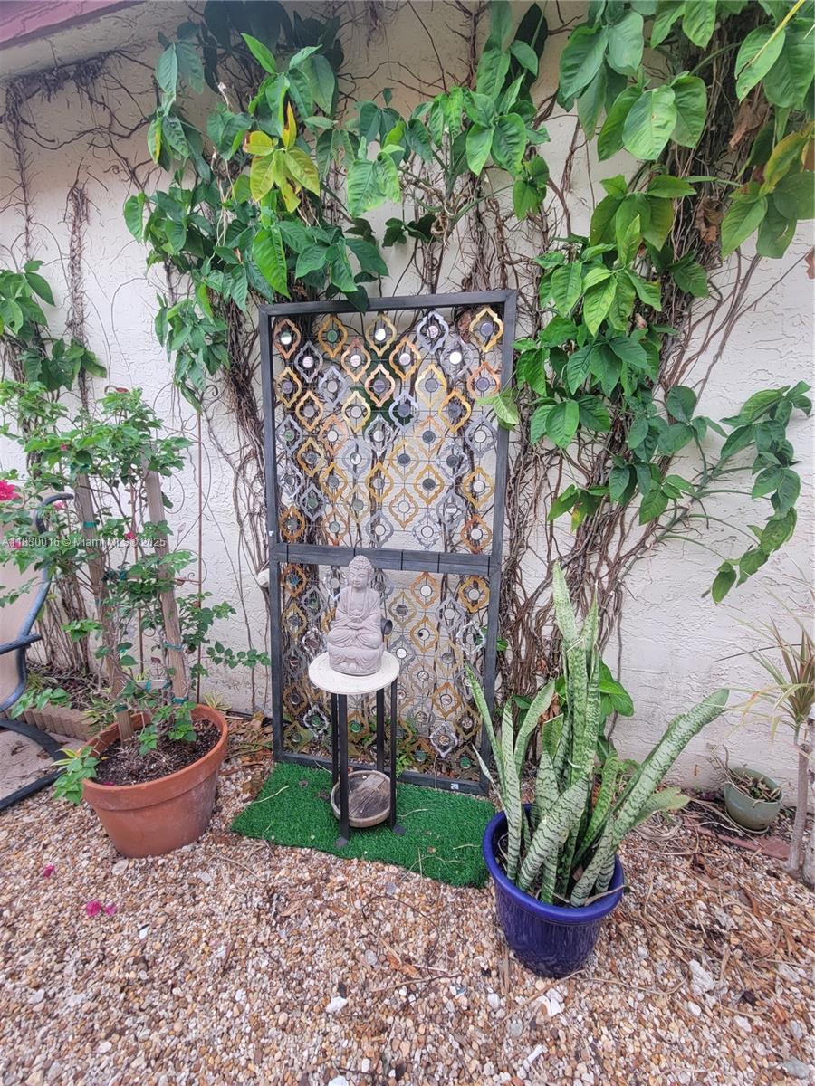 PEMBROKE LAKES SOUTH - Residential