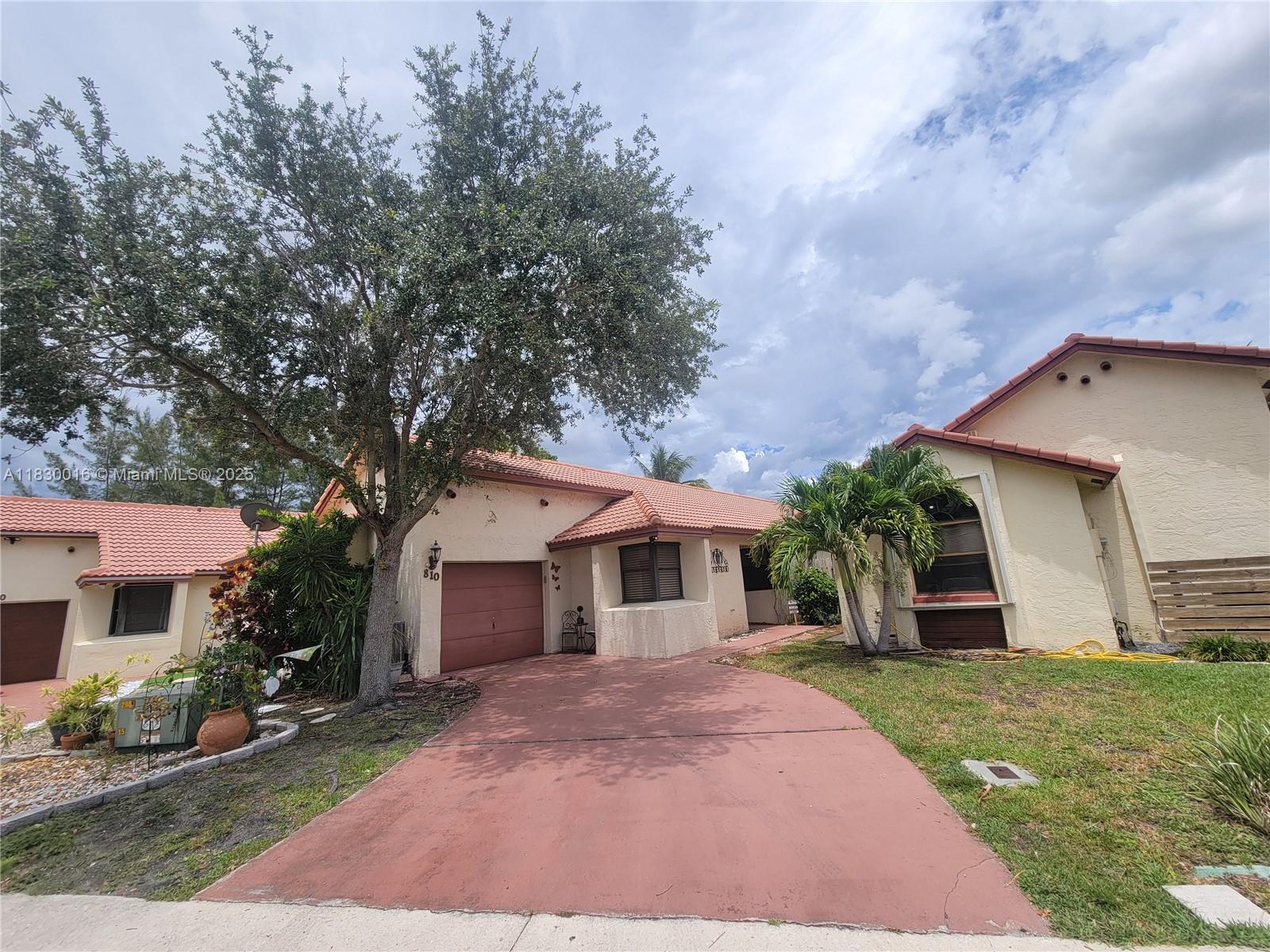 PEMBROKE LAKES SOUTH - Residential