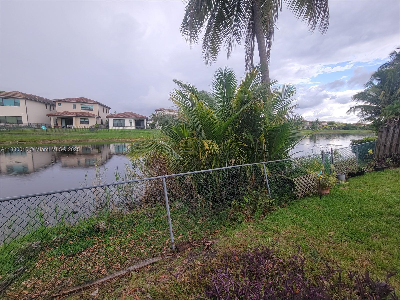 PEMBROKE LAKES SOUTH - Residential