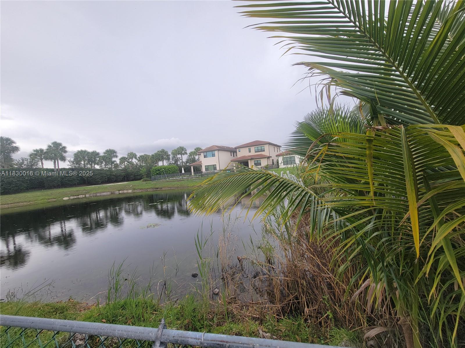 PEMBROKE LAKES SOUTH - Residential