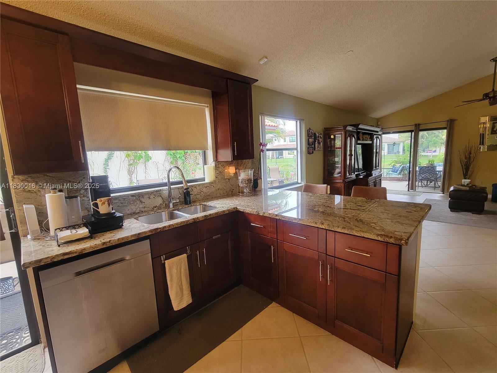 PEMBROKE LAKES SOUTH - Residential