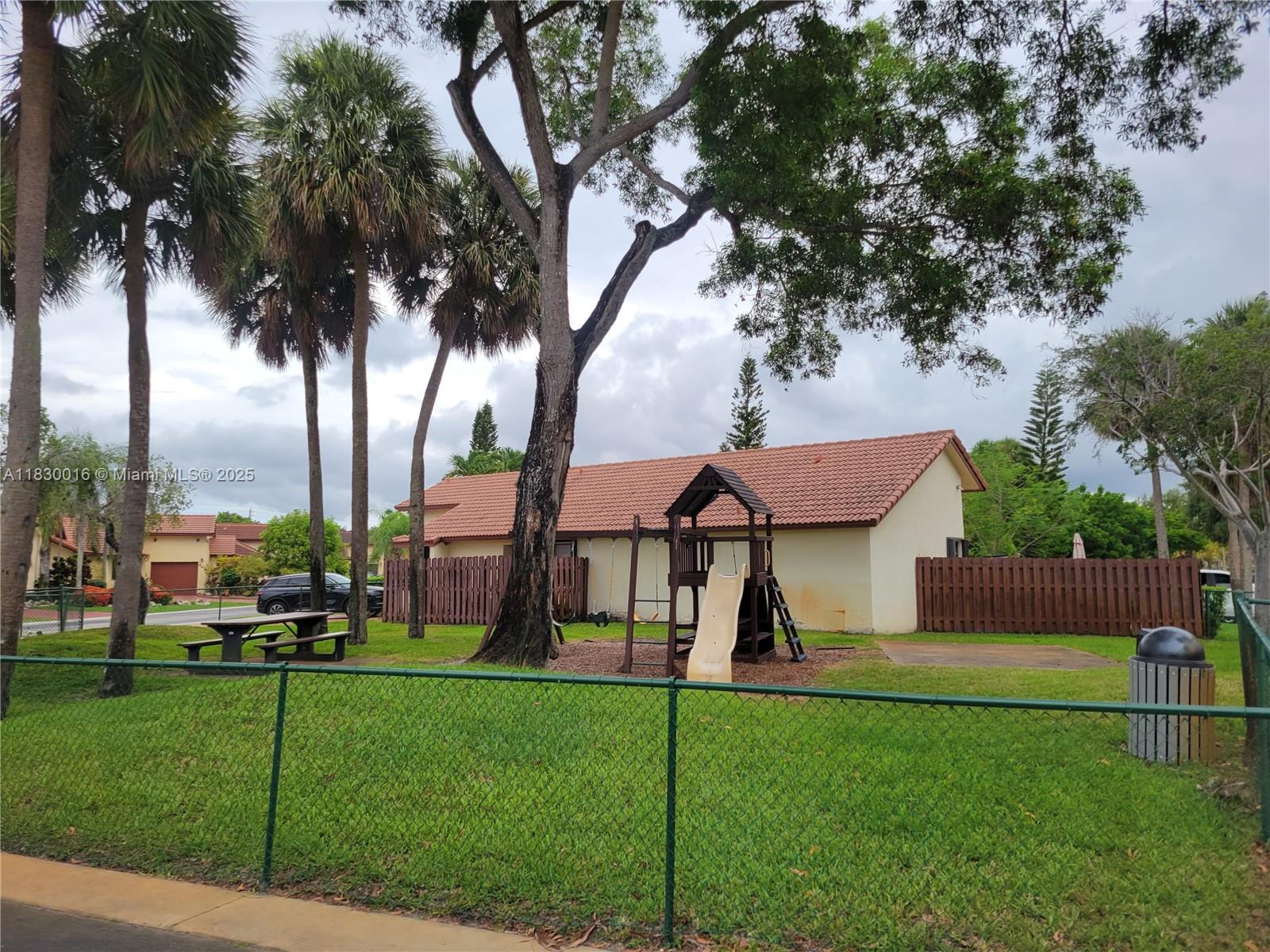 PEMBROKE LAKES SOUTH - Residential