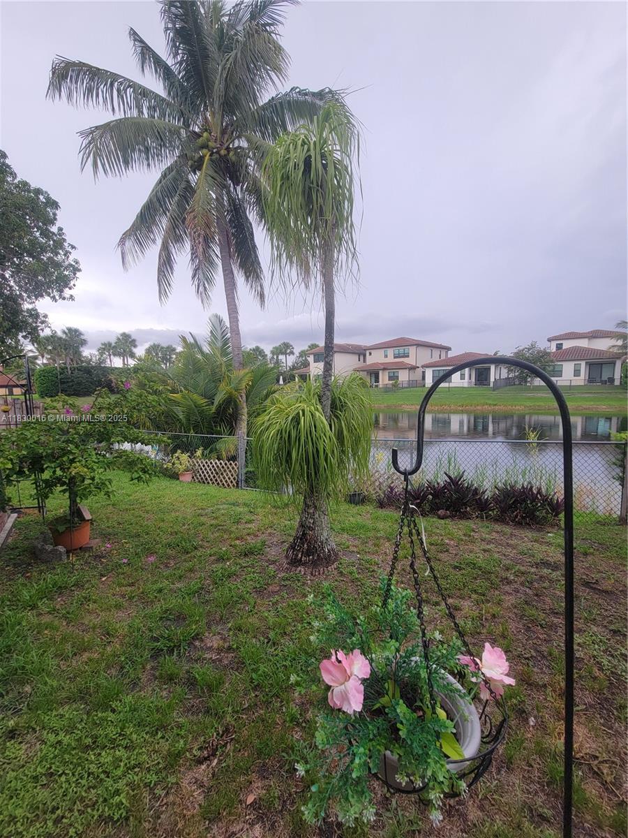 PEMBROKE LAKES SOUTH - Residential