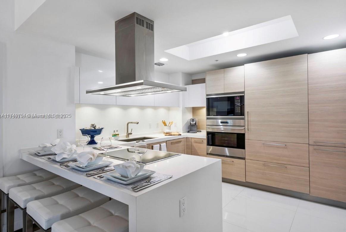 17301 Biscayne Blvd 208