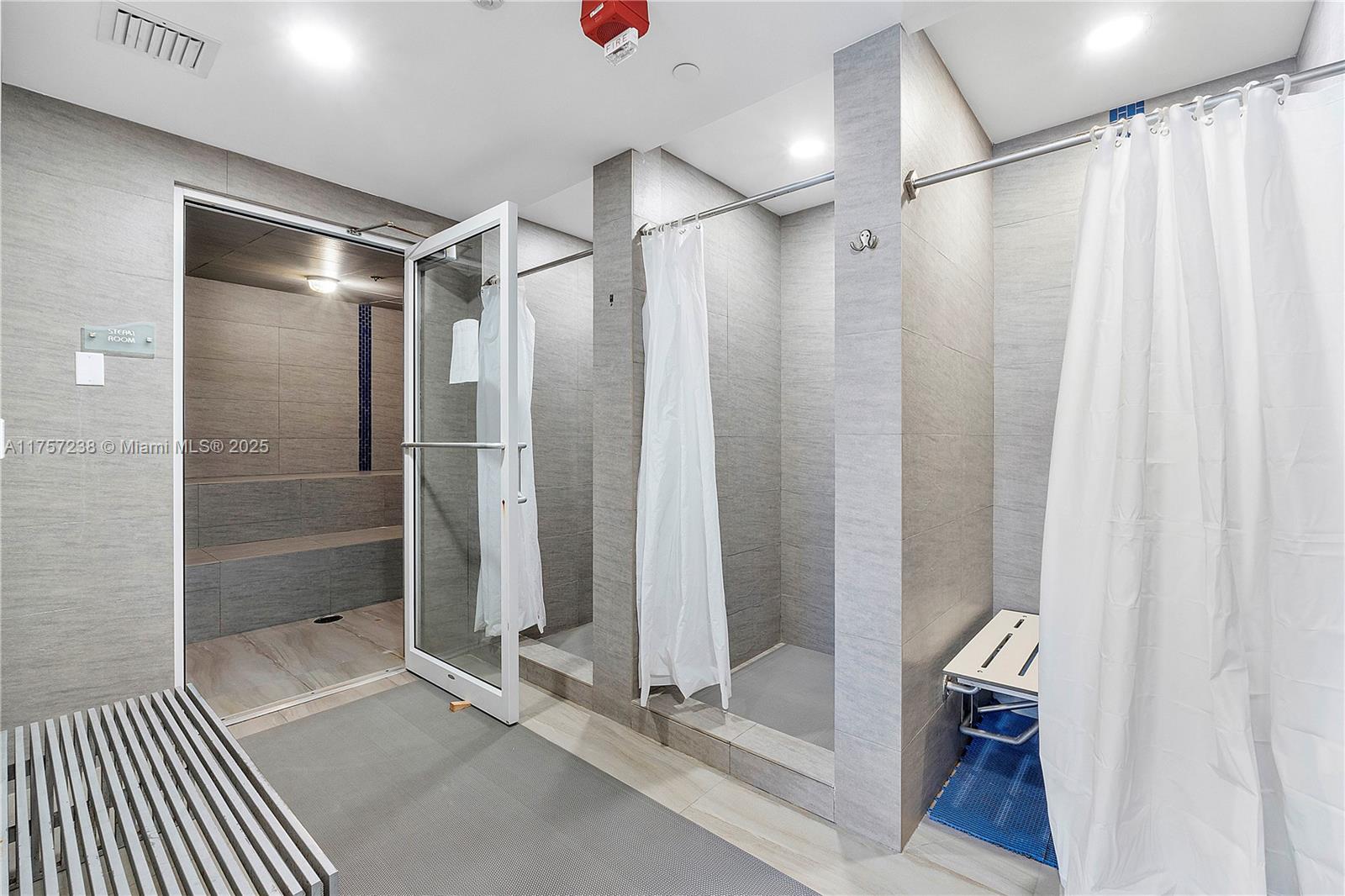 HAMPTONS SOUTH - Residential