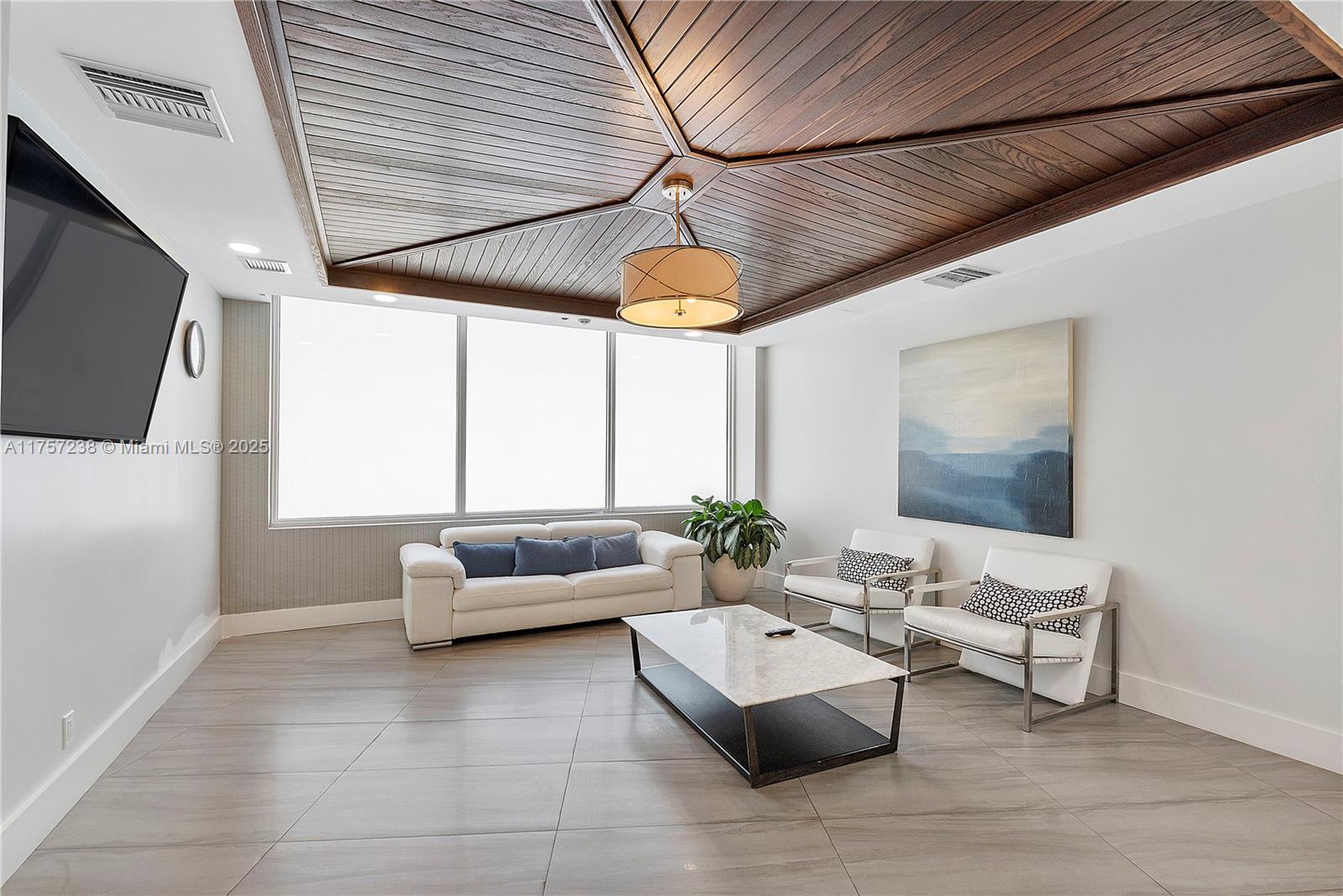 HAMPTONS SOUTH - Residential