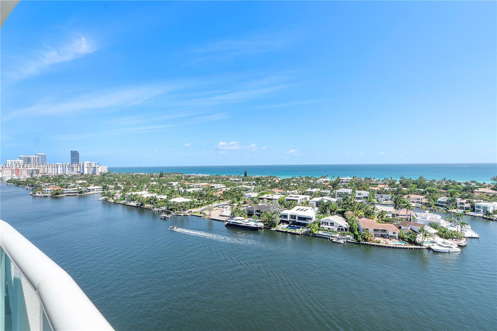 HAMPTONS SOUTH - Residential