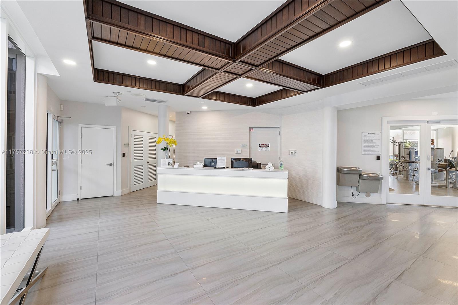 HAMPTONS SOUTH - Residential