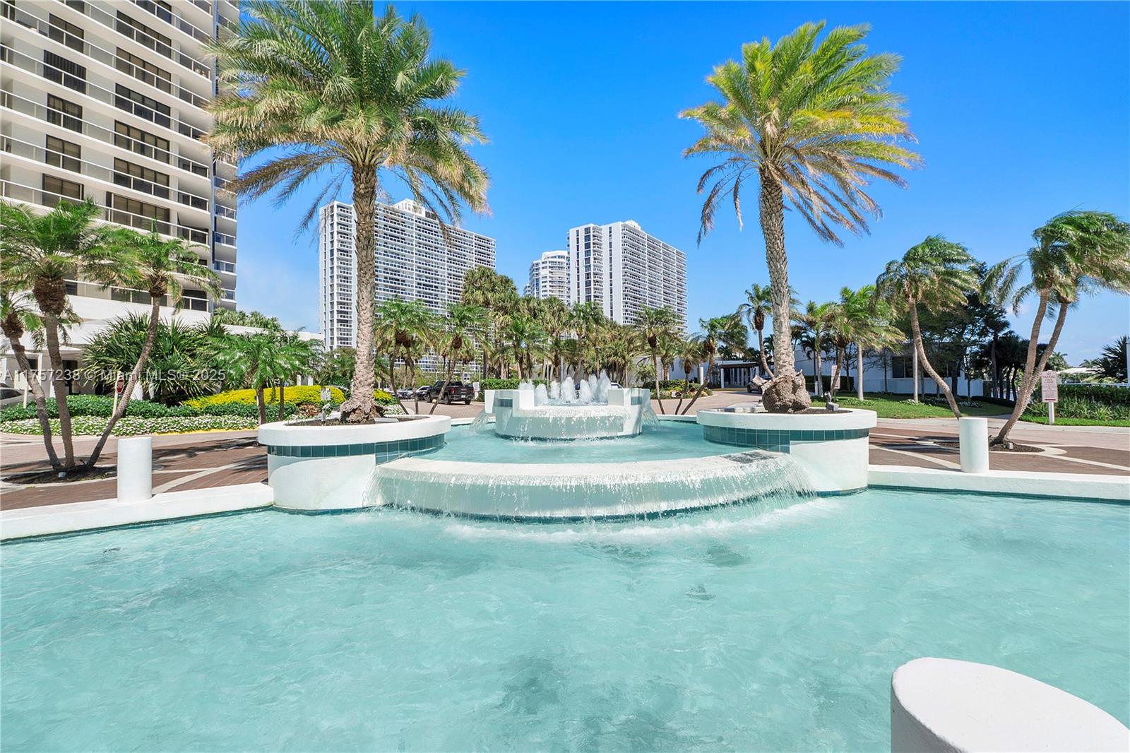 HAMPTONS SOUTH - Residential