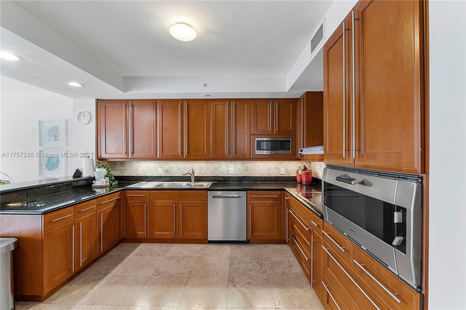 HAMPTONS SOUTH - Residential