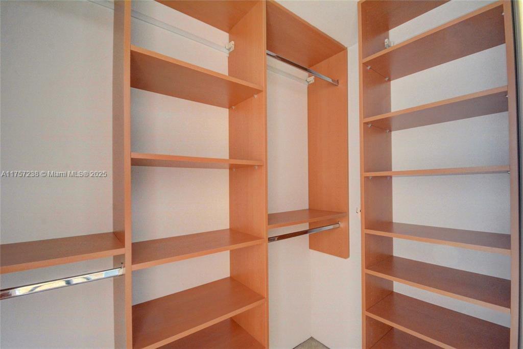 HAMPTONS SOUTH - Residential