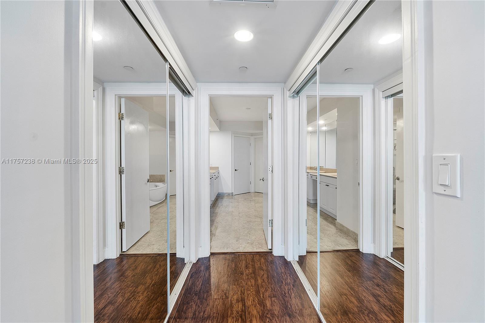 HAMPTONS SOUTH - Residential