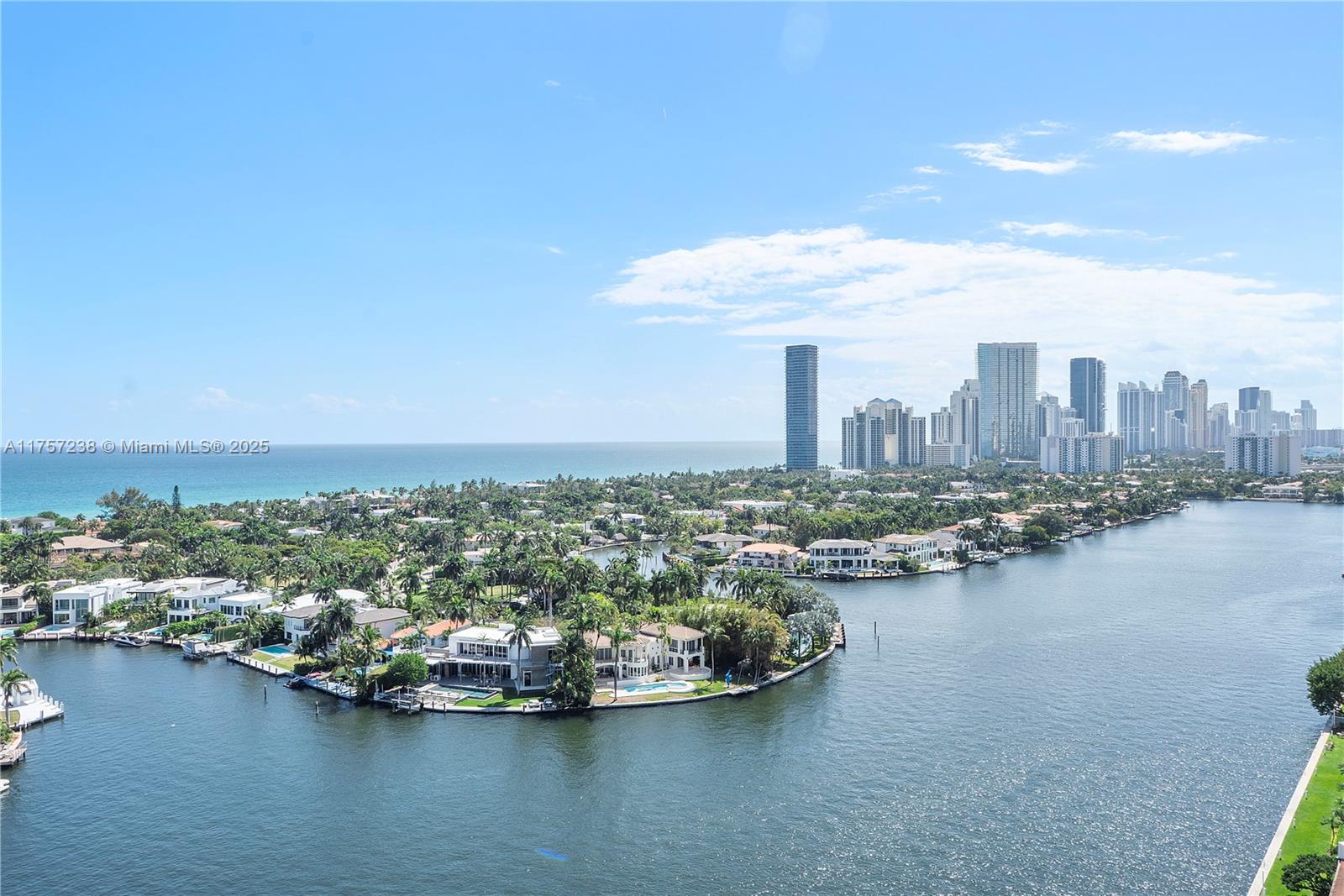 HAMPTONS SOUTH - Residential