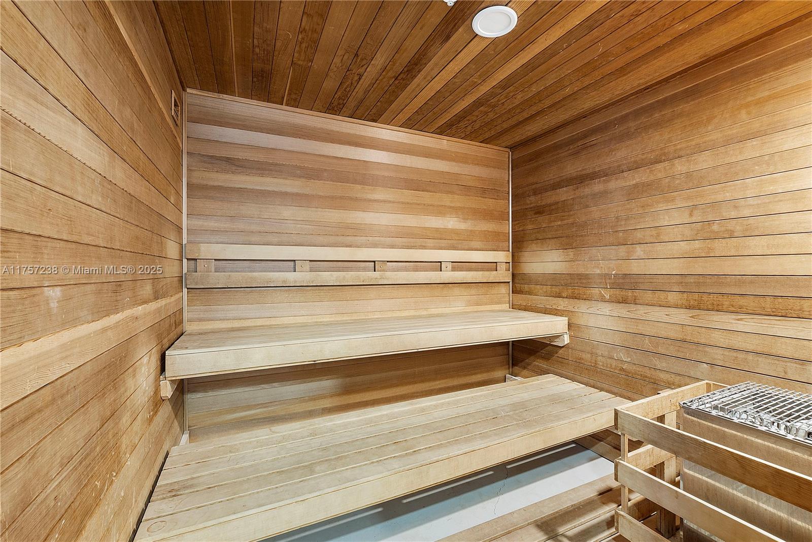 HAMPTONS SOUTH - Residential