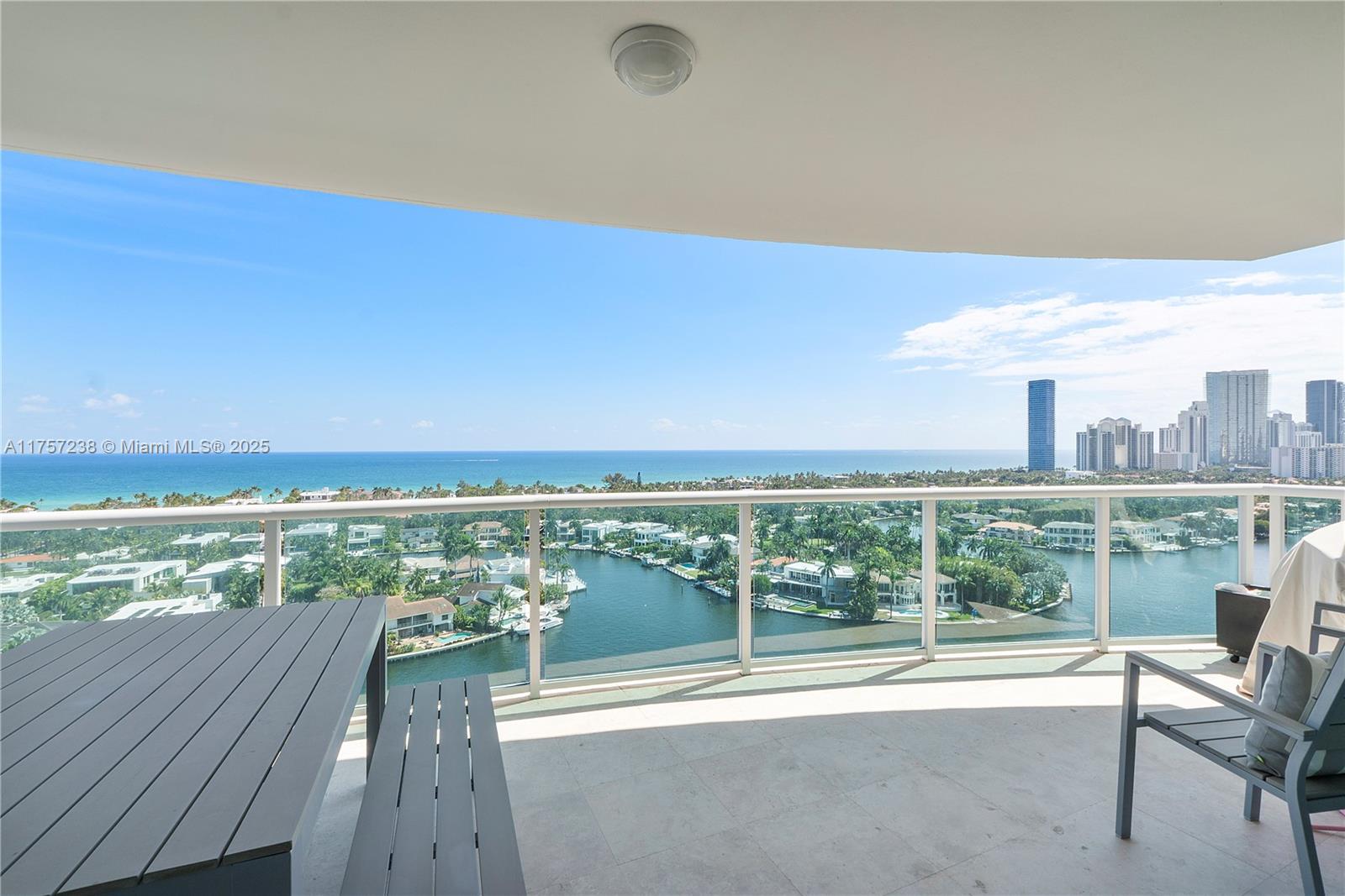 HAMPTONS SOUTH - Residential