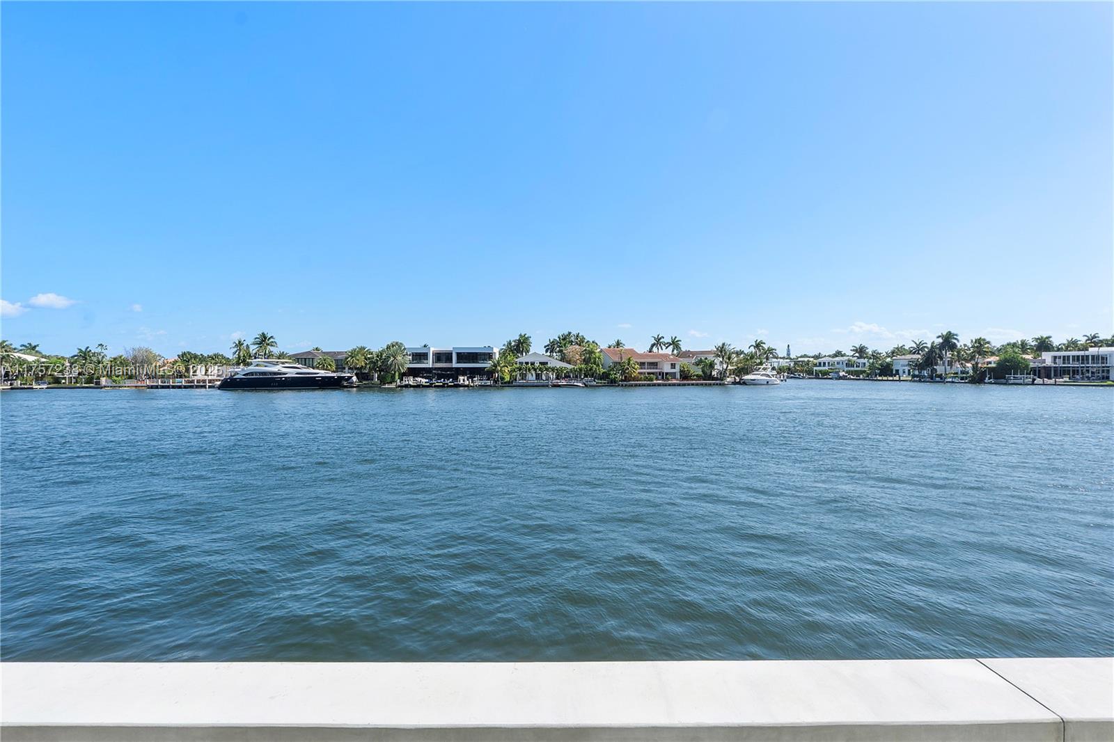 HAMPTONS SOUTH - Residential