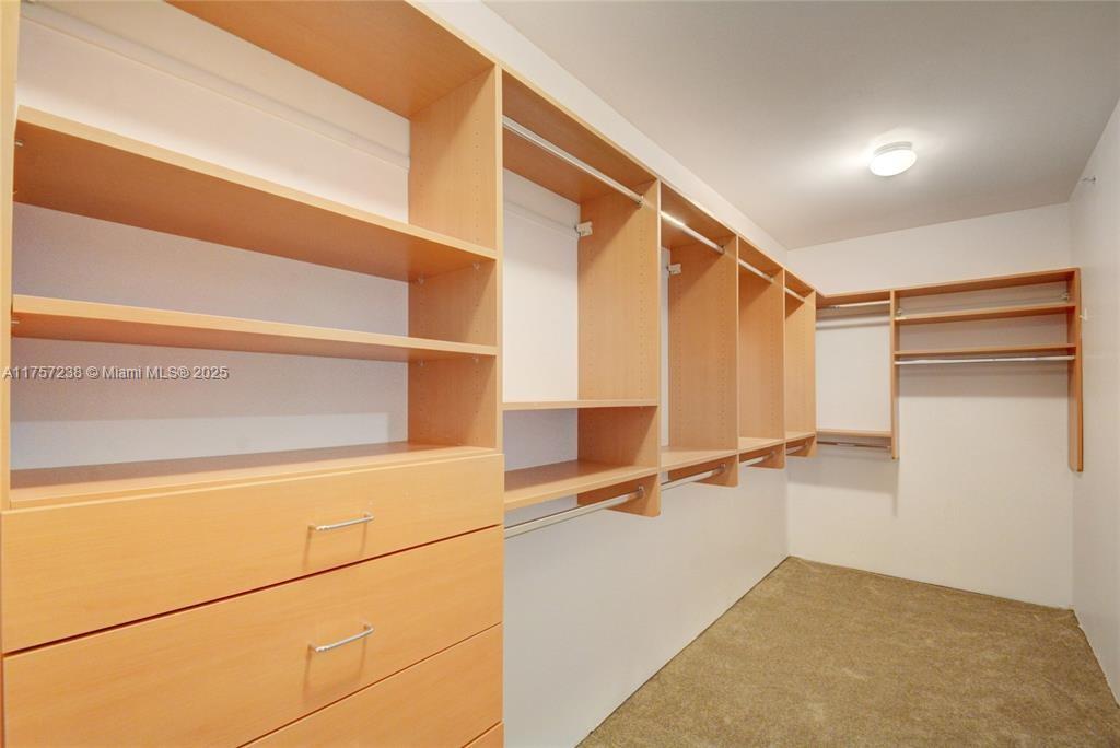 HAMPTONS SOUTH - Residential