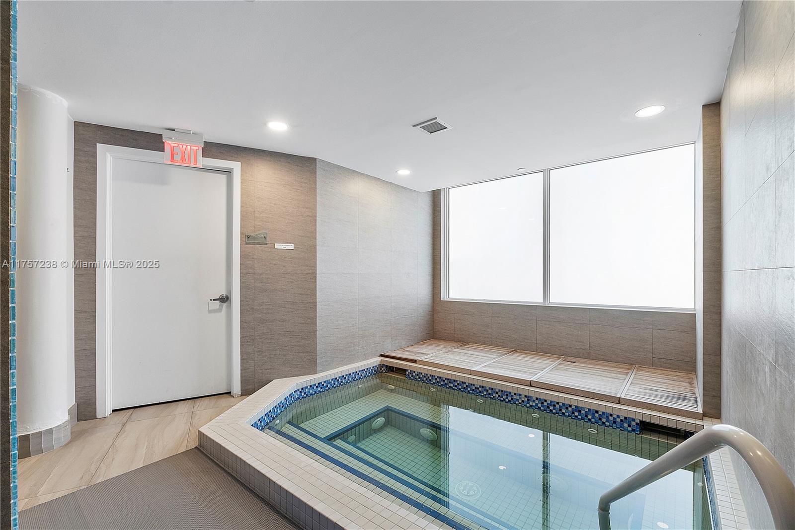 HAMPTONS SOUTH - Residential