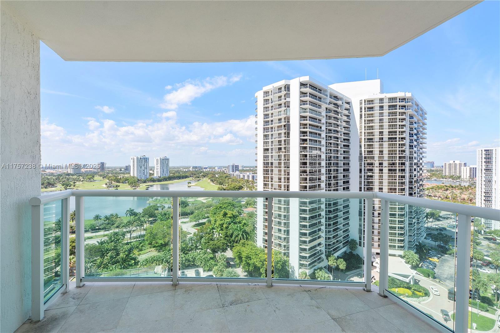 HAMPTONS SOUTH - Residential