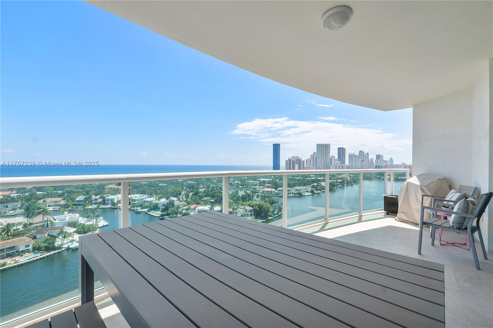 HAMPTONS SOUTH - Residential