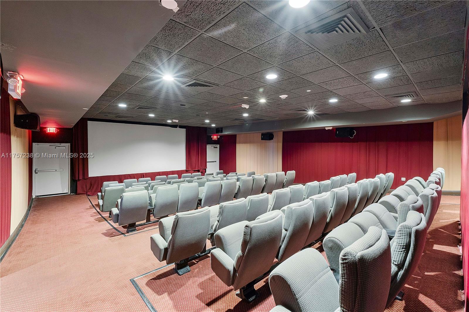 HAMPTONS SOUTH - Residential