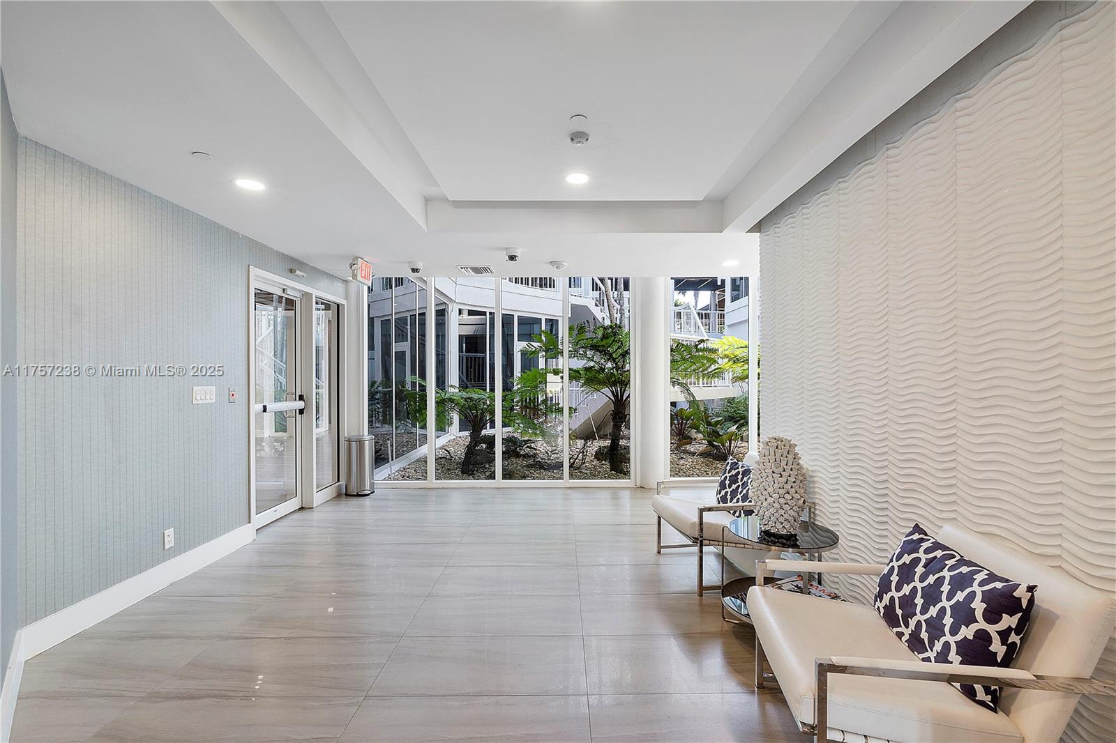 HAMPTONS SOUTH - Residential