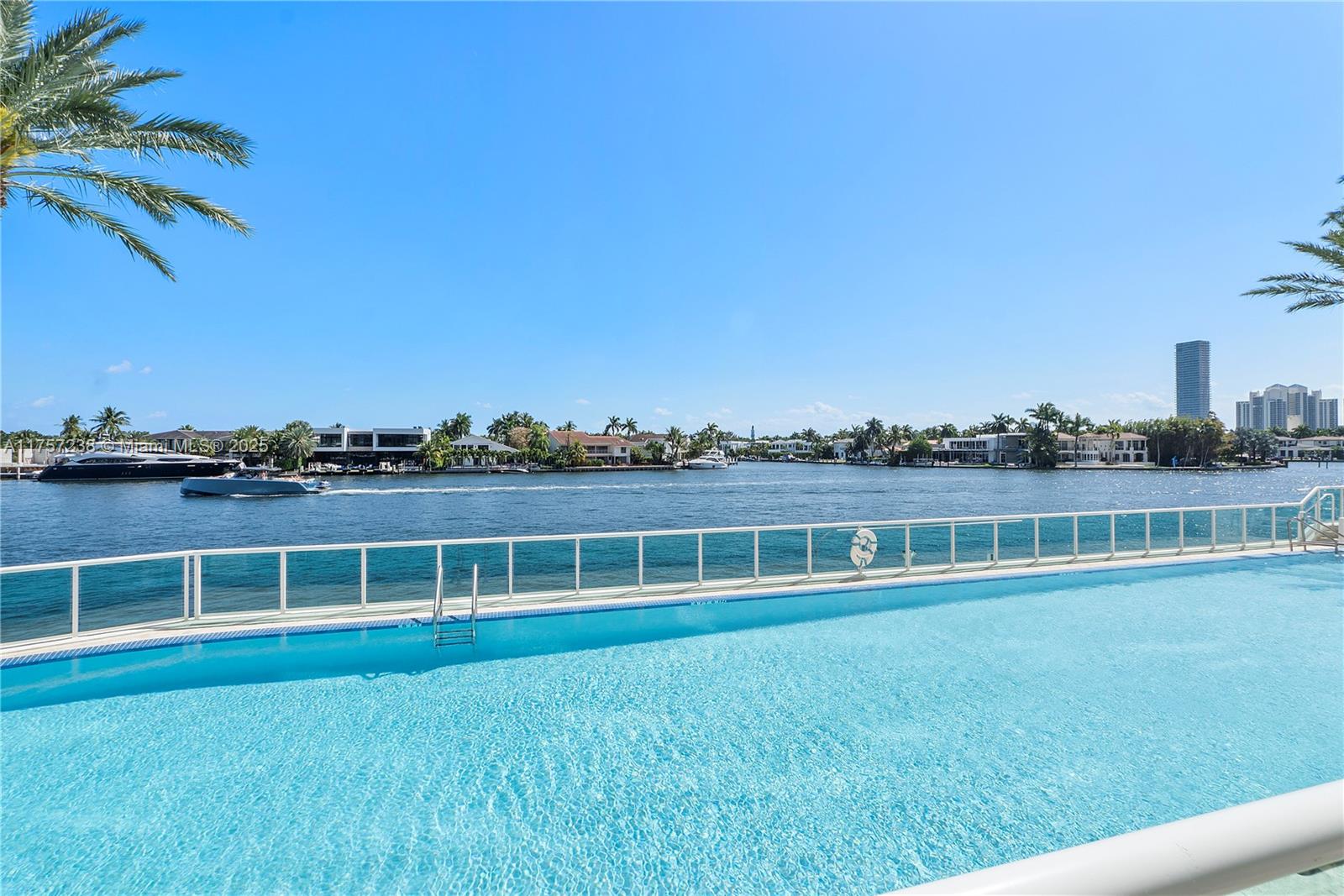 HAMPTONS SOUTH - Residential