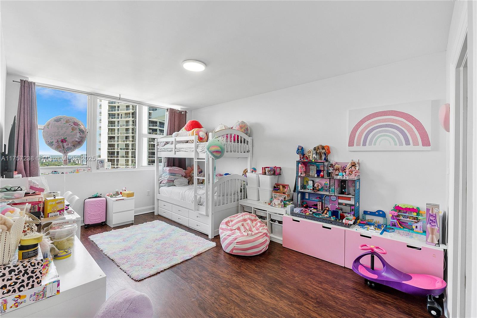 HAMPTONS SOUTH - Residential