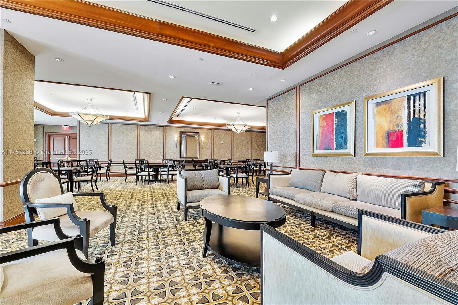 HAMPTONS SOUTH - Residential