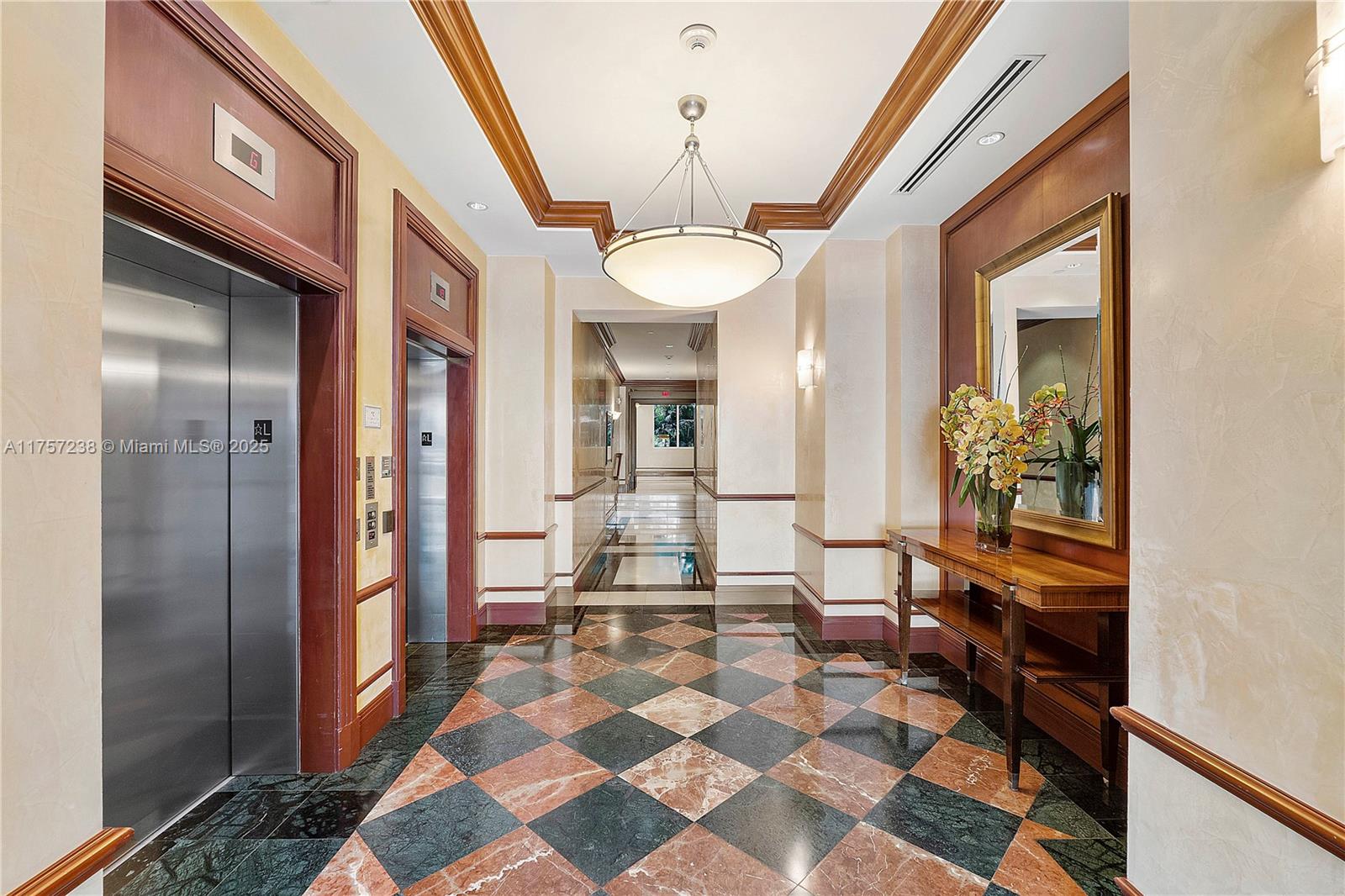 HAMPTONS SOUTH - Residential