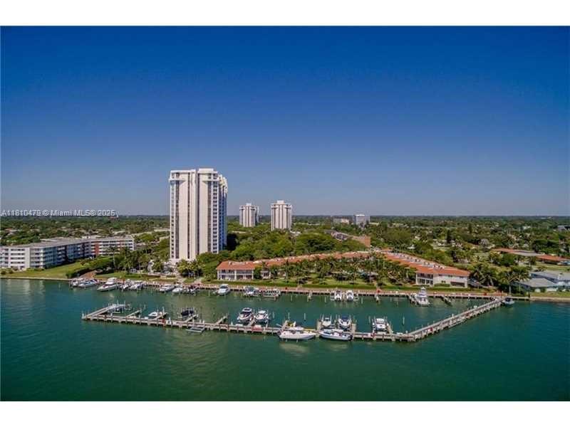 TOWERS OF QUAYSIDE CONDO - Residential