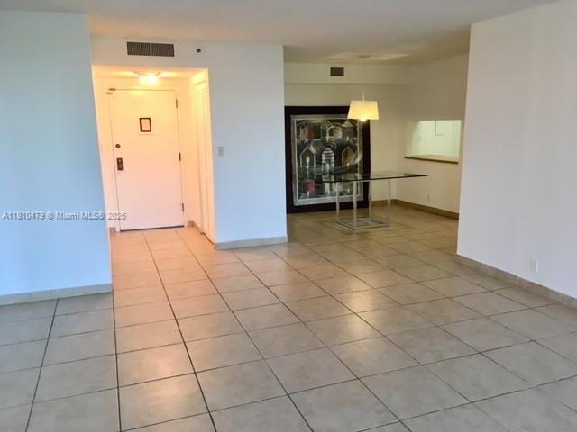 TOWERS OF QUAYSIDE CONDO - Residential