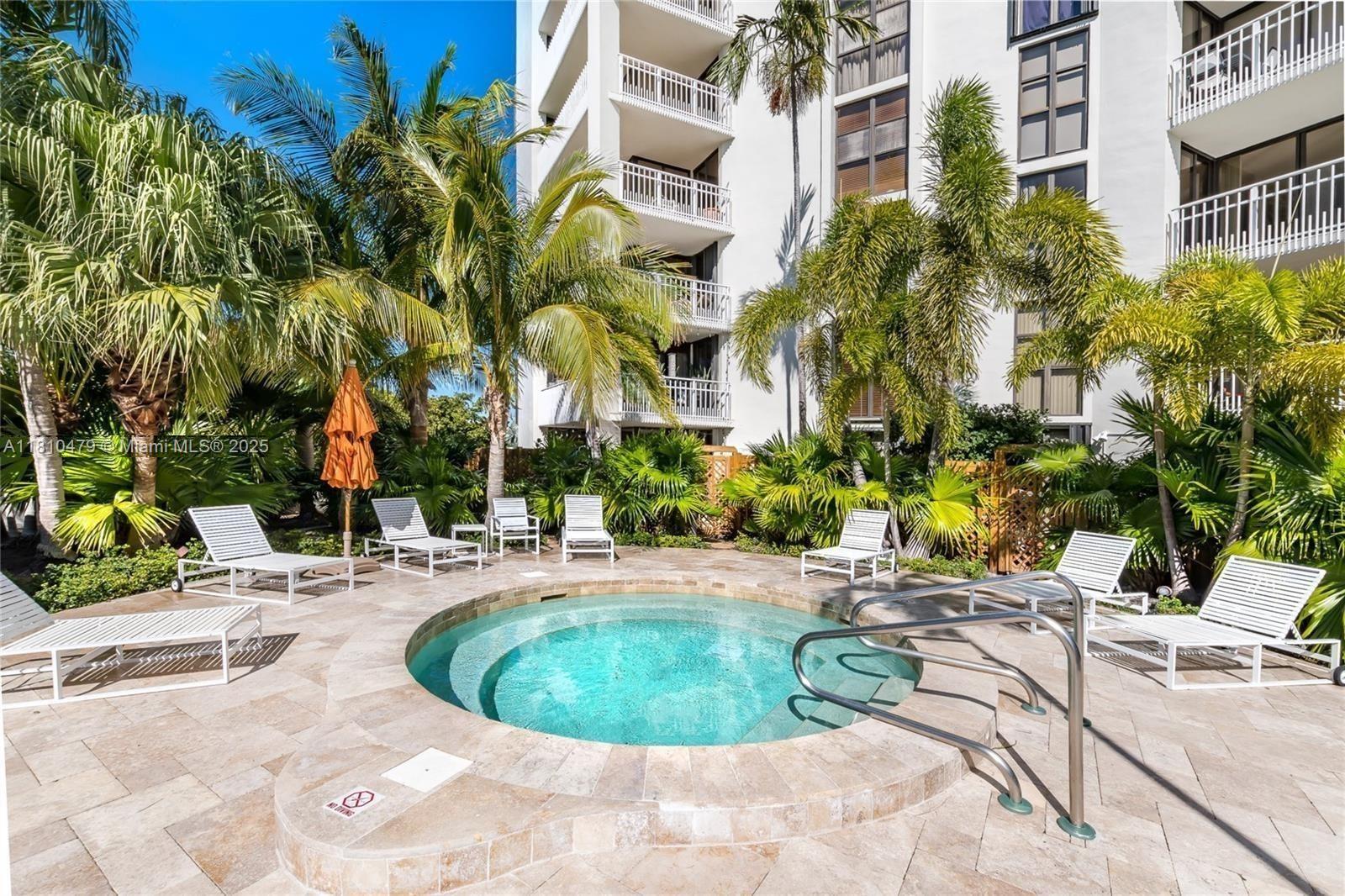 TOWERS OF QUAYSIDE CONDO - Residential