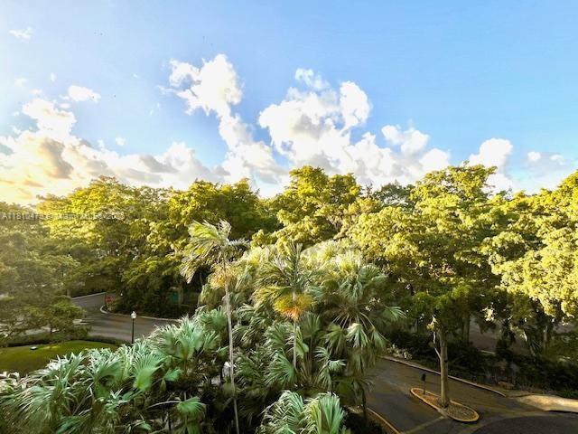 TOWERS OF QUAYSIDE CONDO - Residential