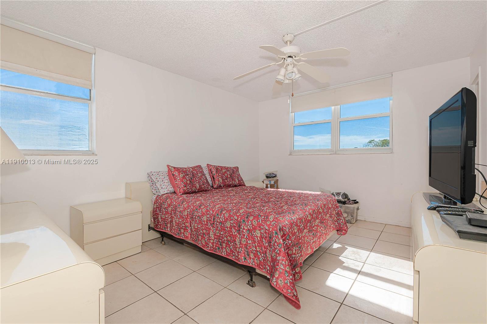 SOMERSET AT LAUDERDALE LA - Residential