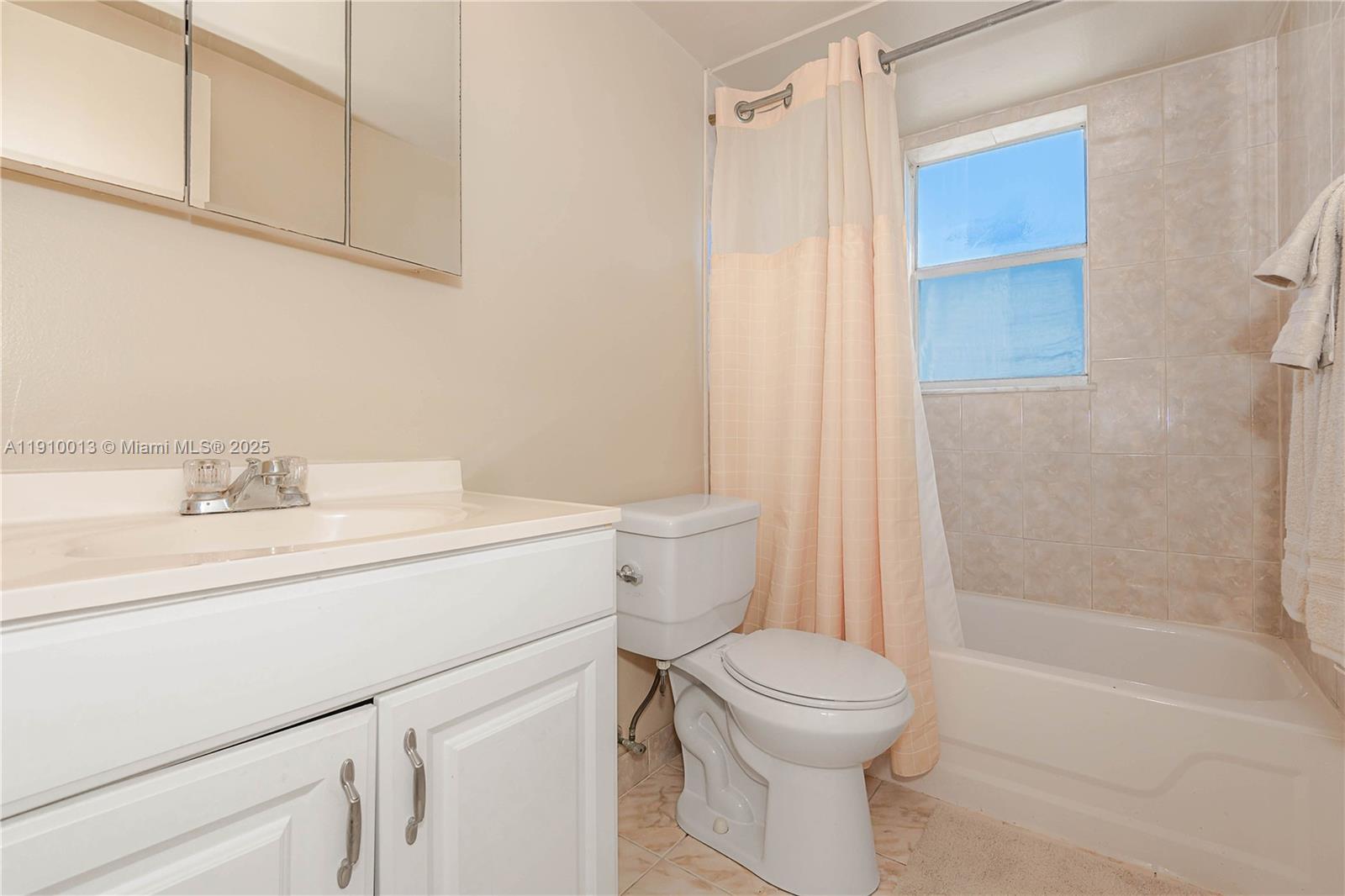 SOMERSET AT LAUDERDALE LA - Residential