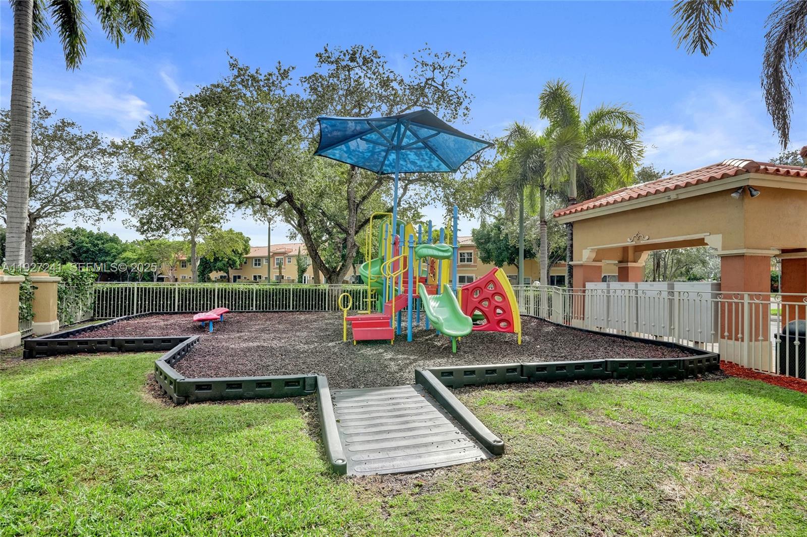 VILLAS AT HARBOR ISLES CON - Residential