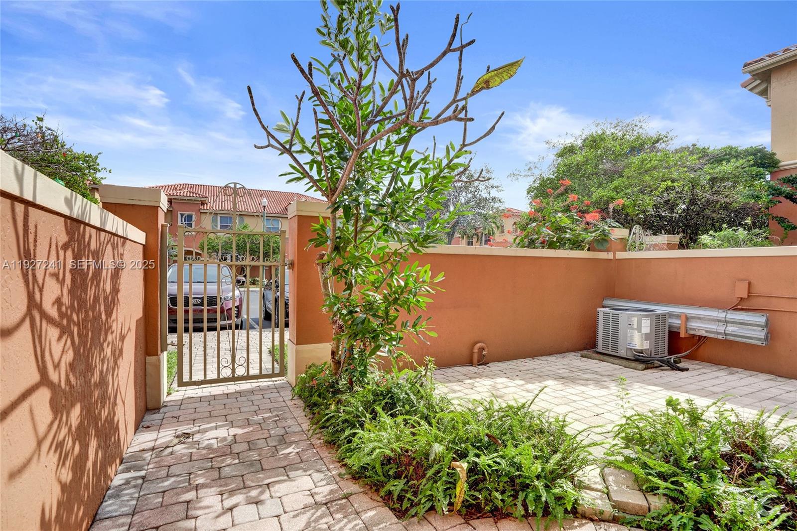 VILLAS AT HARBOR ISLES CON - Residential