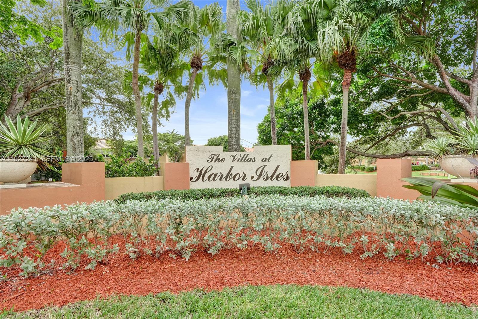 VILLAS AT HARBOR ISLES CON - Residential