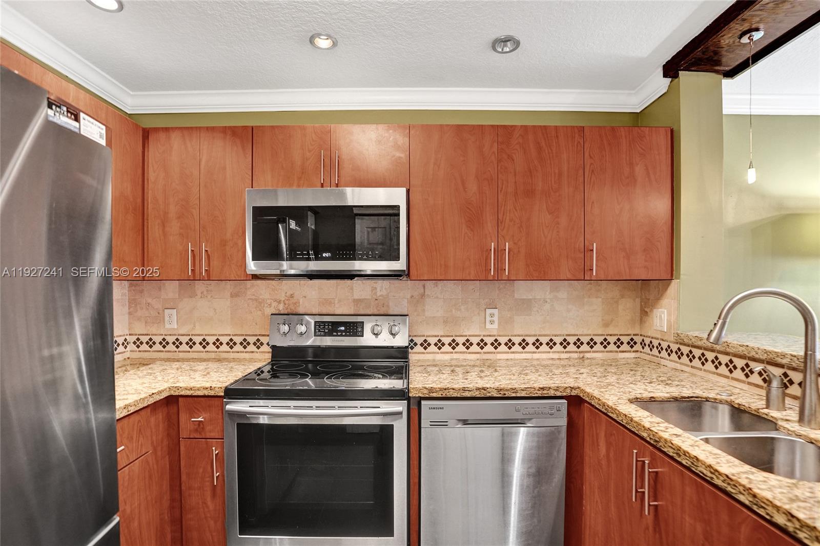 VILLAS AT HARBOR ISLES CON - Residential