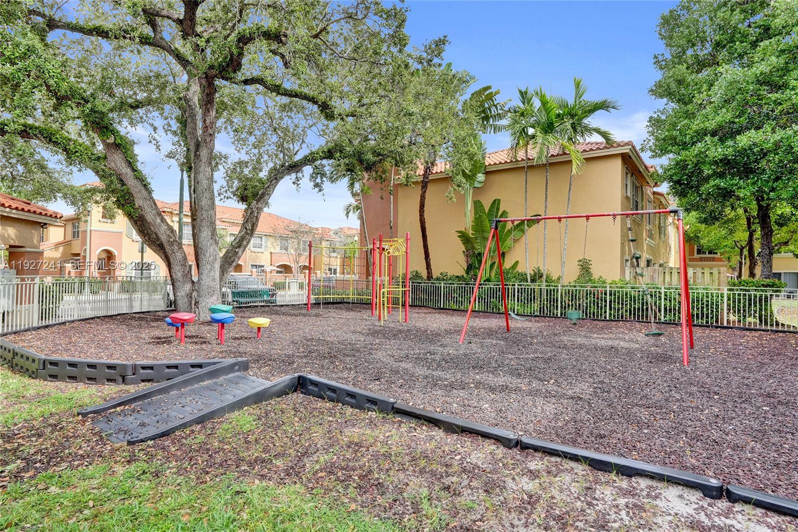 VILLAS AT HARBOR ISLES CON - Residential