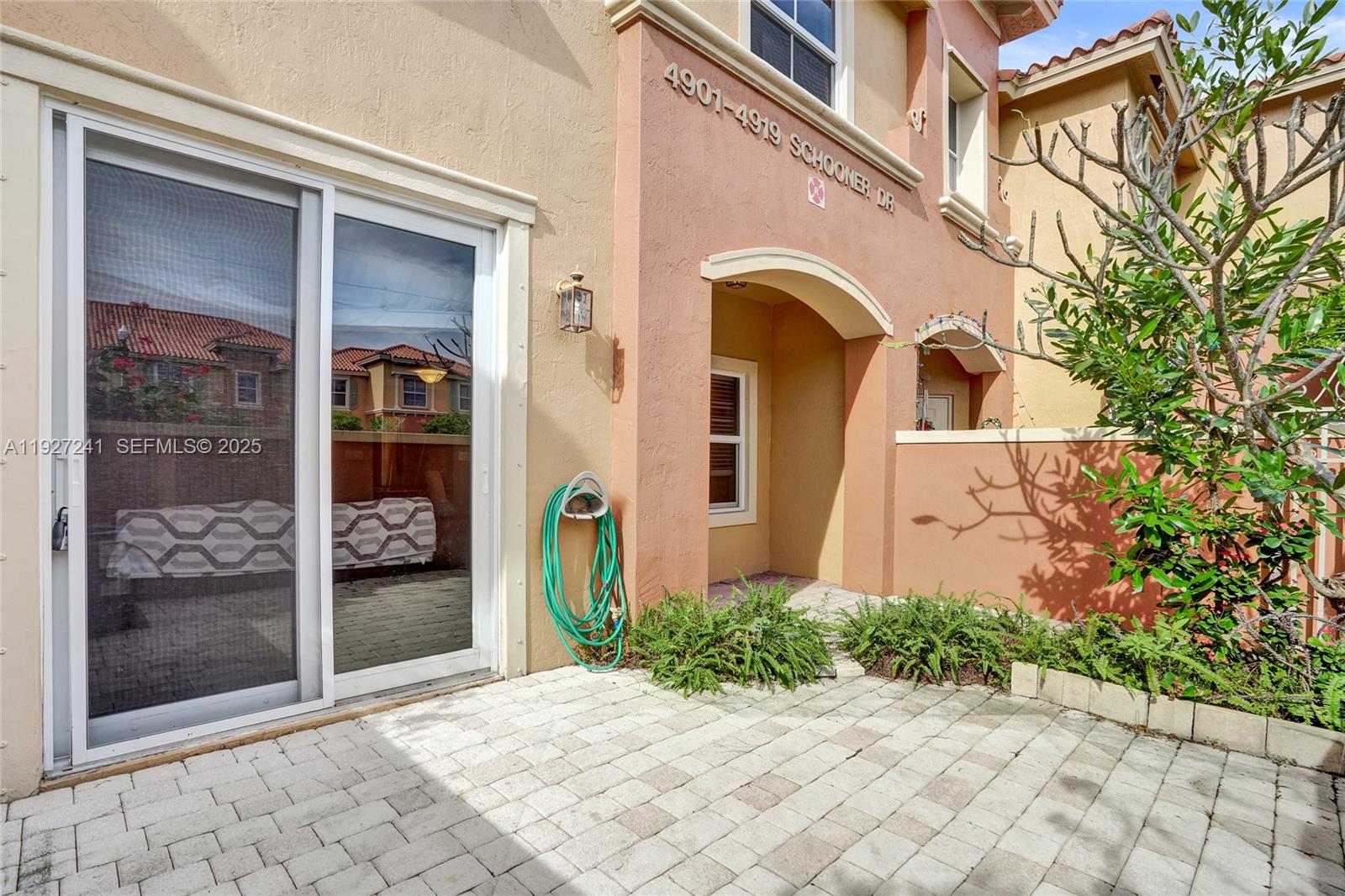 VILLAS AT HARBOR ISLES CON - Residential