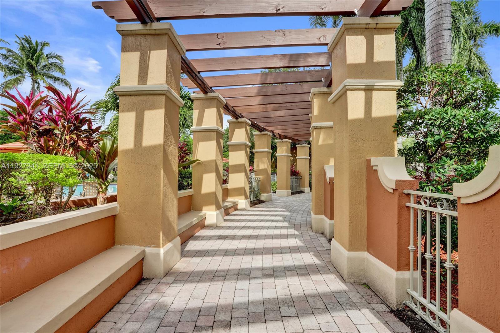 VILLAS AT HARBOR ISLES CON - Residential