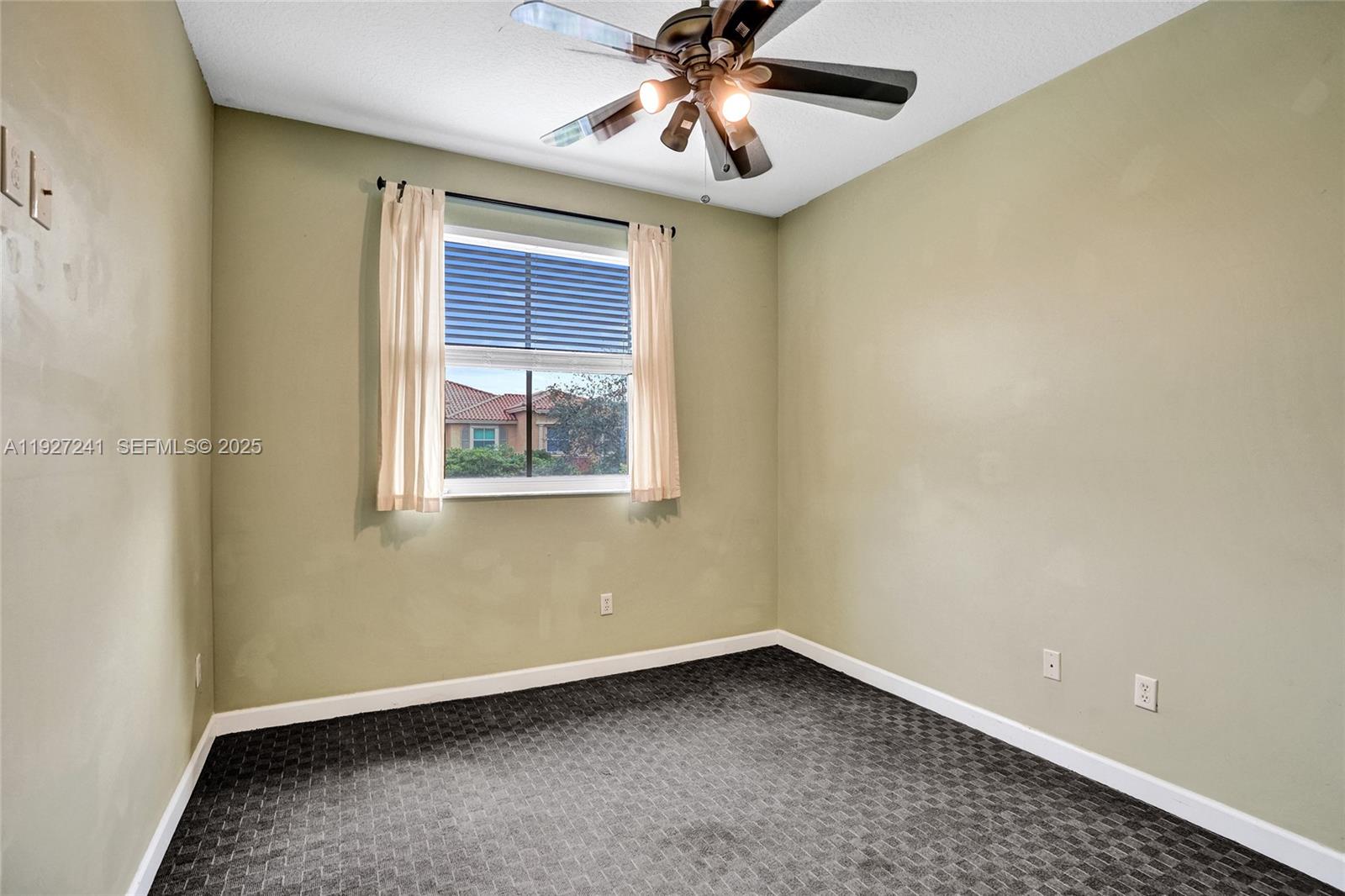 VILLAS AT HARBOR ISLES CON - Residential